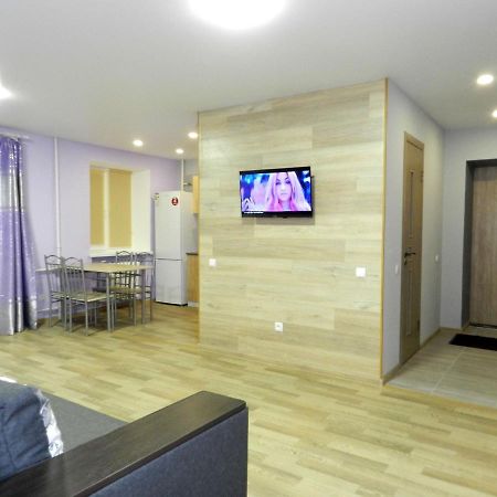 3-Room Apartment Near Inturist On Sobornyi Avenue 156, By Grandhome Zaporizhia Eksteriør billede