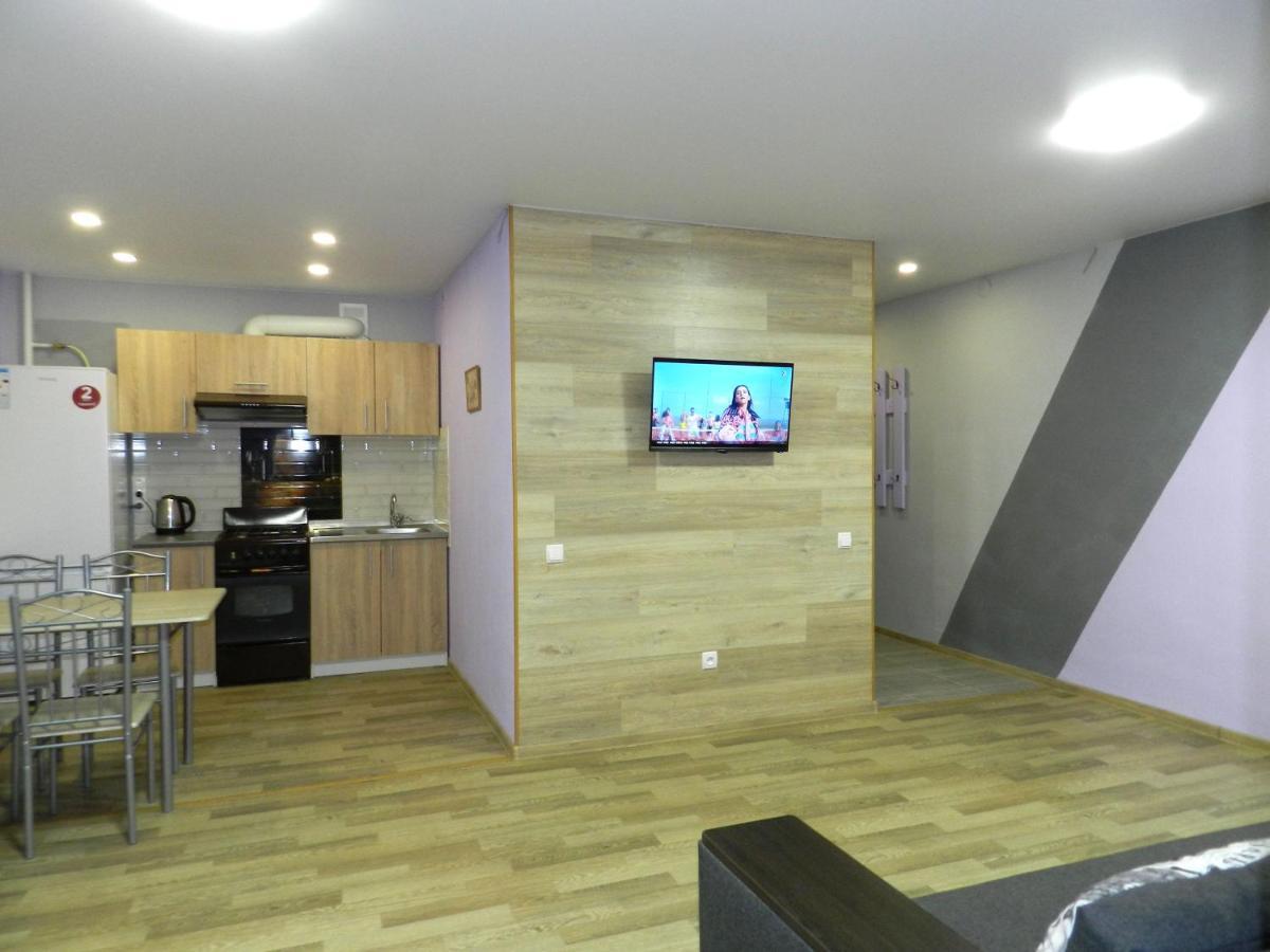 3-Room Apartment Near Inturist On Sobornyi Avenue 156, By Grandhome Zaporizhia Eksteriør billede