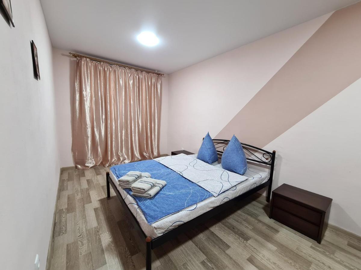 3-Room Apartment Near Inturist On Sobornyi Avenue 156, By Grandhome Zaporizhia Eksteriør billede