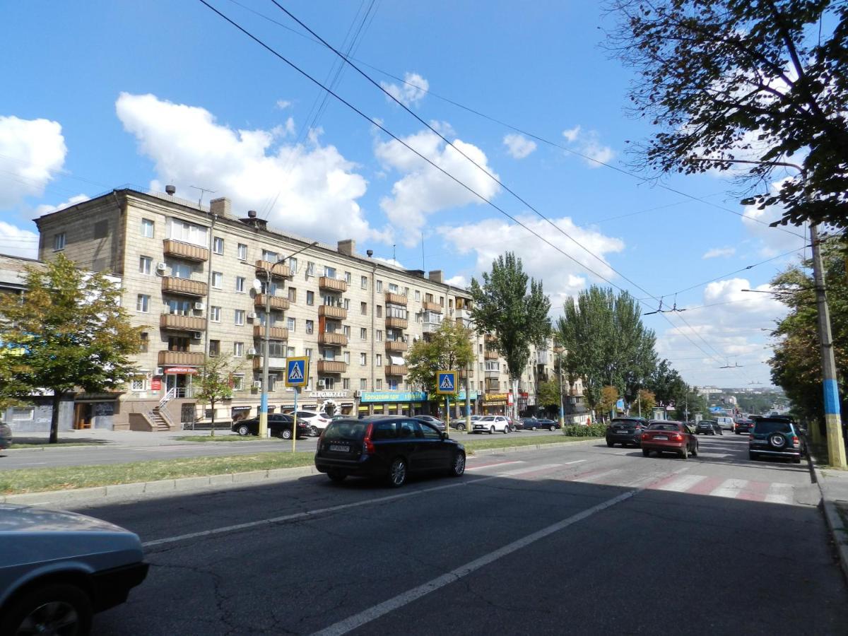 3-Room Apartment Near Inturist On Sobornyi Avenue 156, By Grandhome Zaporizhia Eksteriør billede
